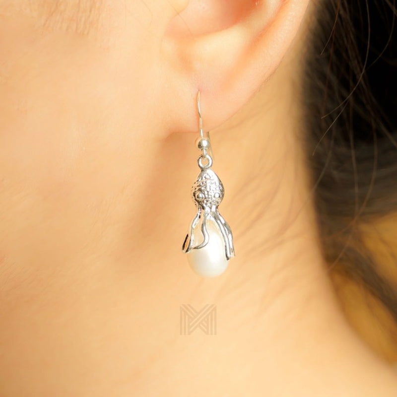 MILLENNE Millennia 2000 Freshwater Pearls Octopus Hook Silver Dangle Earrings with 925 Sterling Silver