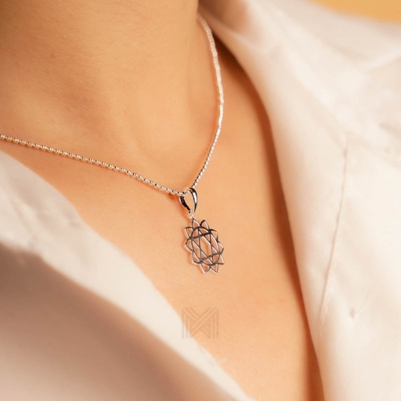 MILLENNE Millennia 2000 Celtic Star Flower Silver Pendant with 925 Sterling Silver