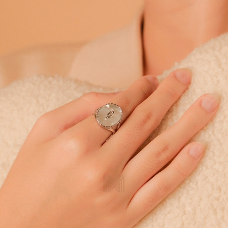 MILLENNE Millennia 2000 Mother of Pearls Victorian Bold White Gold Ring with 925 Sterling Silver