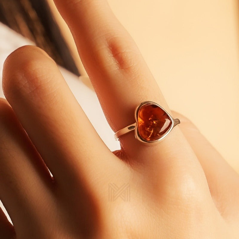 MILLENNE Multifaceted Baltic Amber Glowing Heart Silver Ring with 925 Sterling Silver