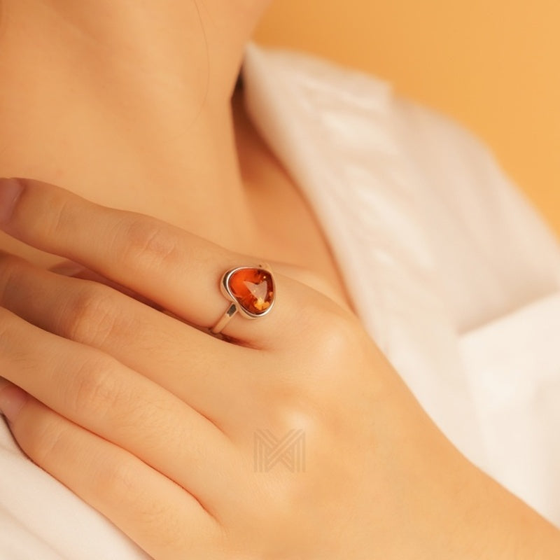 MILLENNE Multifaceted Baltic Amber Glowing Heart Silver Ring with 925 Sterling Silver