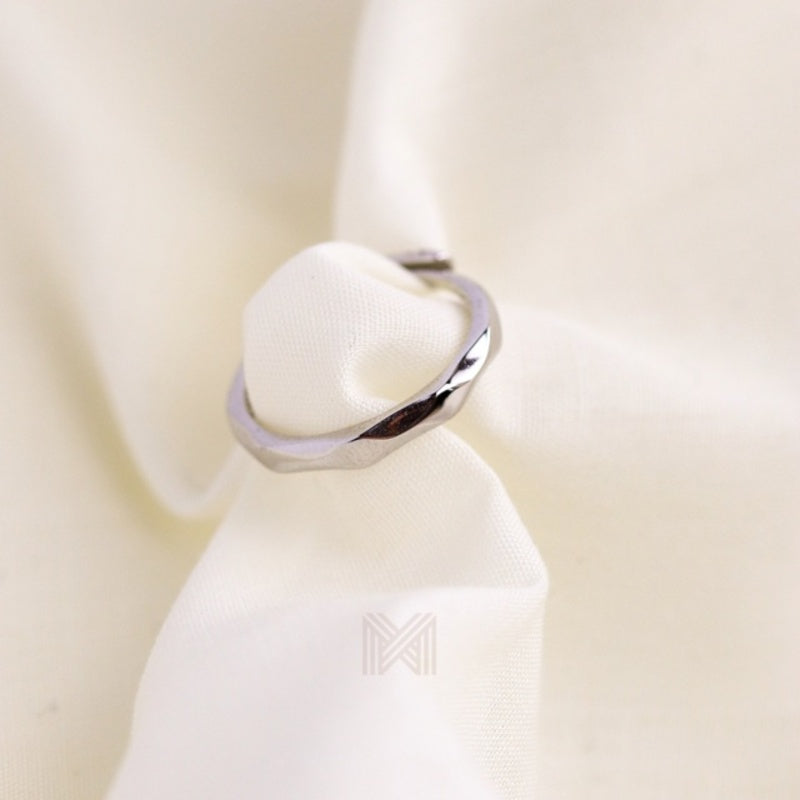 MILLENNE Minimal Curvy White Gold Stackable Ring with 925 Sterling Silver