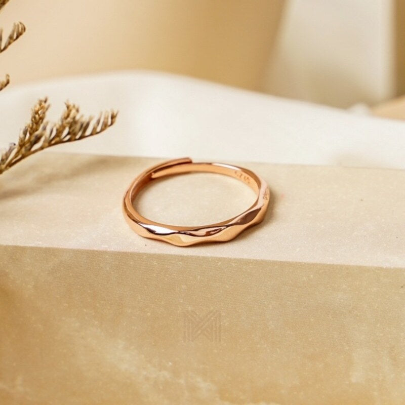 MILLENNE Minimal Curvy Rose Gold Stackable Ring with 925 Sterling Silver