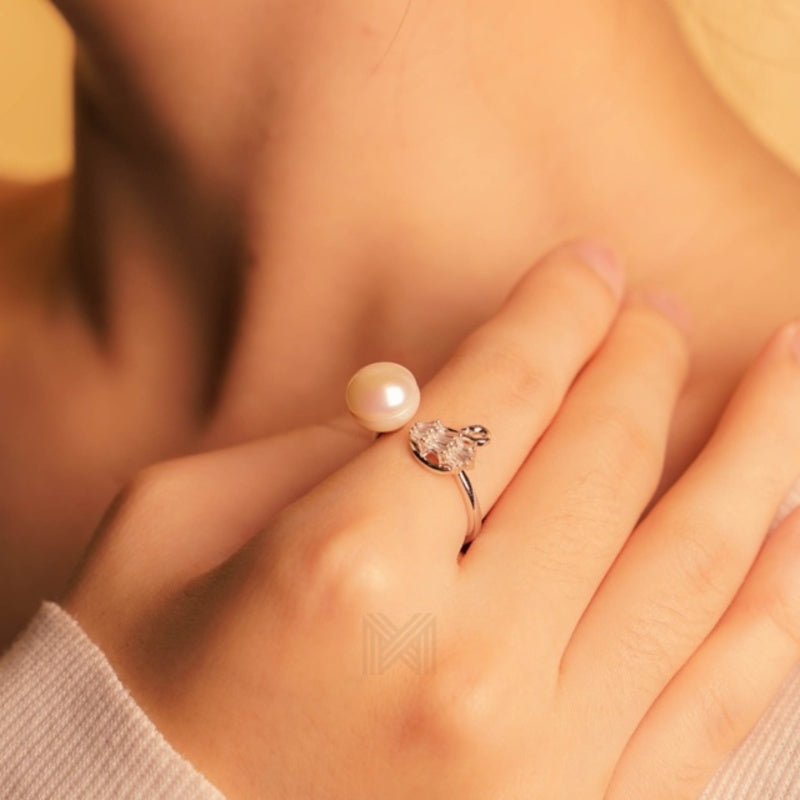 MILLENNE Multifaceted Pearl and Swan White Gold Adjustable Ring with 925 Sterling Silver